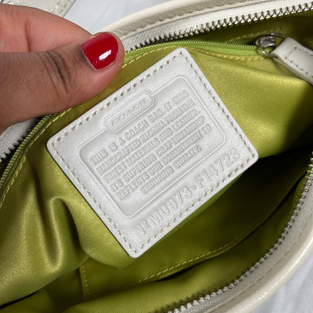 COACH Floral Daisy Bleeker Signature Monogram Y2K Vintage Shoulder Bag - Picture 2 of 10